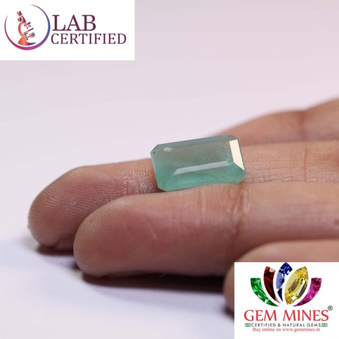 Emerald 4.8 Ct. Emerald 4.8 Ct.