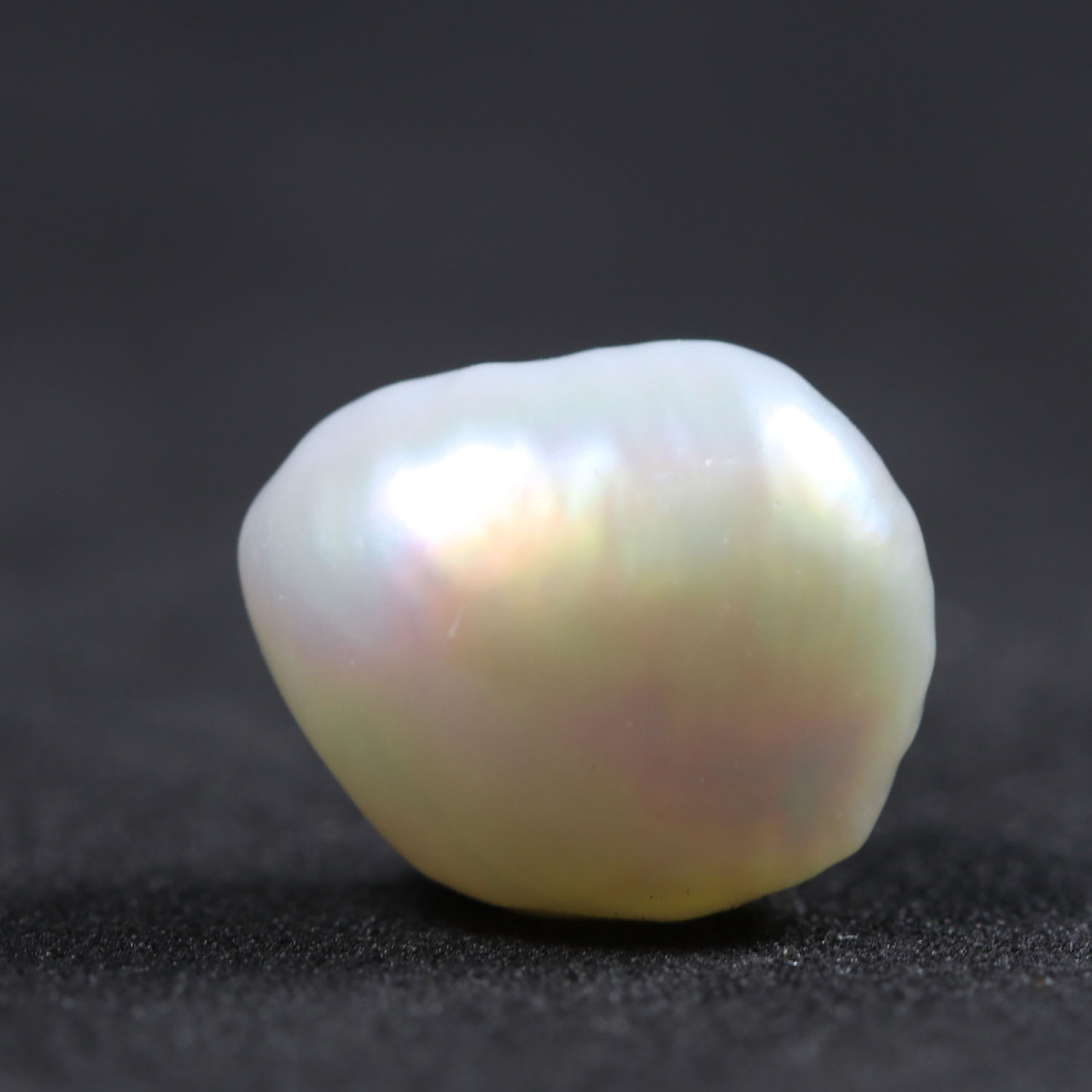 Pearl (South Sea) 5.35 Ct.