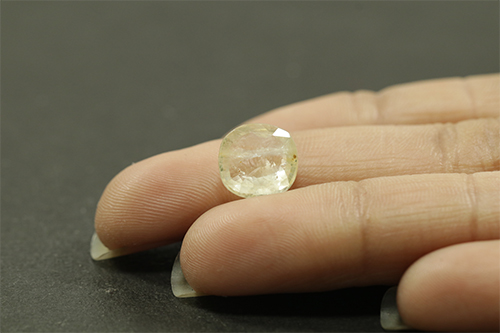 YELLOW SAPPHIRE 4.41 Ct.