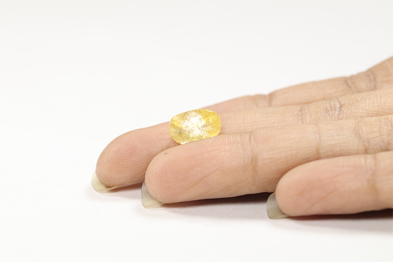 YELLOW SAPPHIRE 4.36 Ct. YELLOW SAPPHIRE 4.36 Ct.
