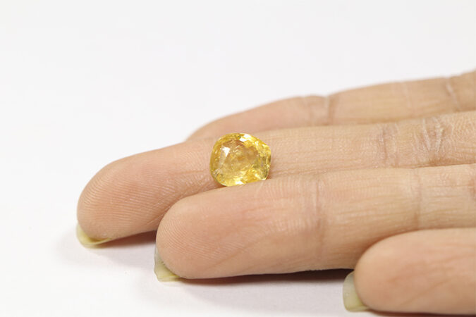 YELLOW SAPPHIRE 3.01 Ct. YELLOW SAPPHIRE 3.01 Ct.