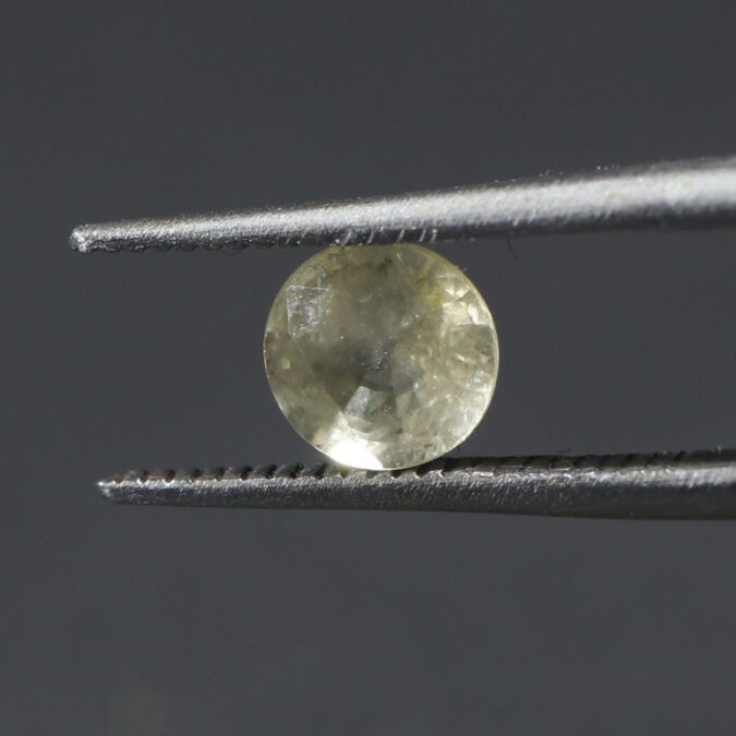YELLOW SAPPHIRE 0.77 Ct.