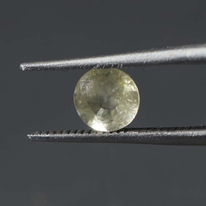 YELLOW SAPPHIRE 0.77 Ct.