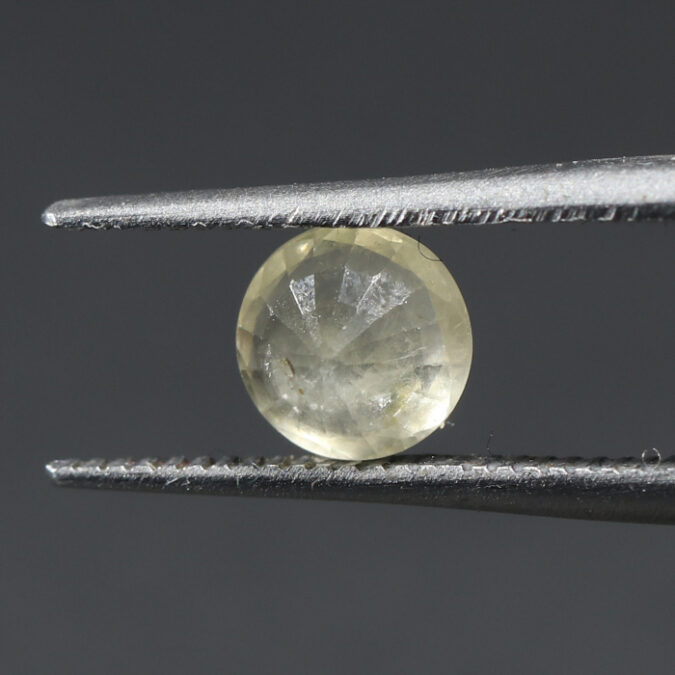 YELLOW SAPPHIRE 0.77 Ct.