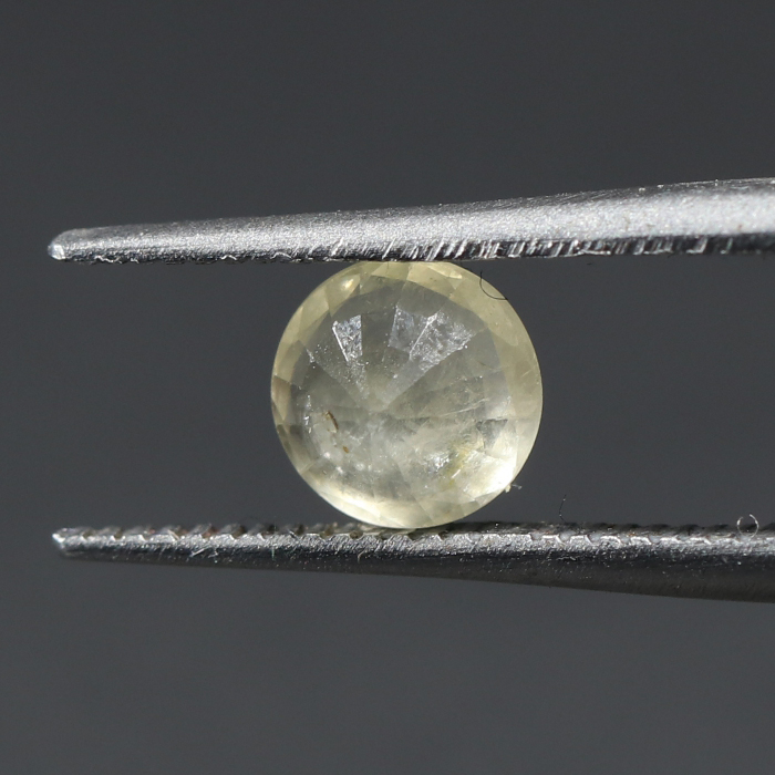 YELLOW SAPPHIRE 0.77 Ct.