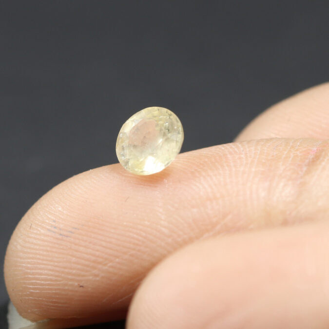 YELLOW SAPPHIRE 0.77 Ct.