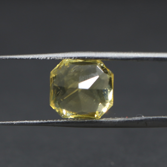 YELLOW SAPPHIRE 8.19 Ct.