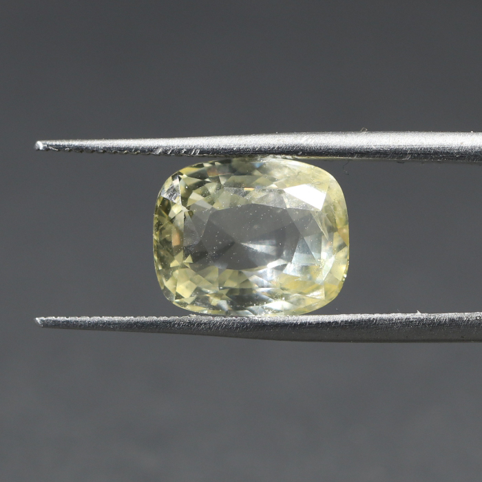 YELLOW SAPPHIRE 5.37 Ct. YELLOW SAPPHIRE 5.37 Ct.
