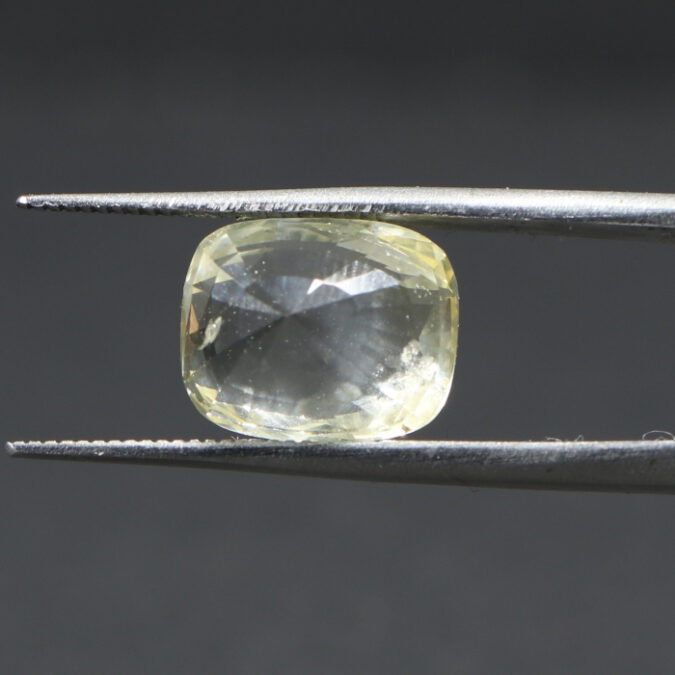 YELLOW SAPPHIRE 5.37 Ct. YELLOW SAPPHIRE 5.37 Ct.