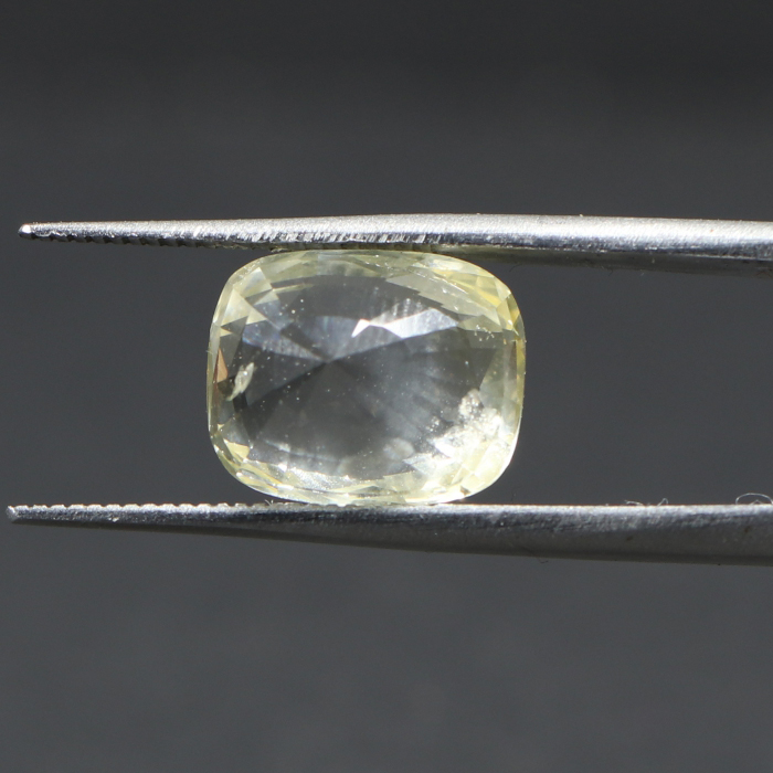 YELLOW SAPPHIRE 5.37 Ct. YELLOW SAPPHIRE 5.37 Ct.