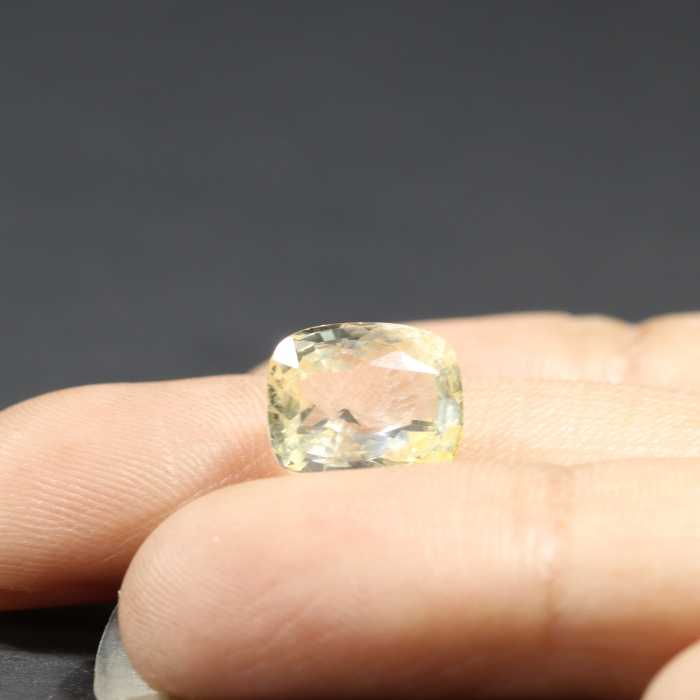 YELLOW SAPPHIRE 5.37 Ct. YELLOW SAPPHIRE 5.37 Ct.
