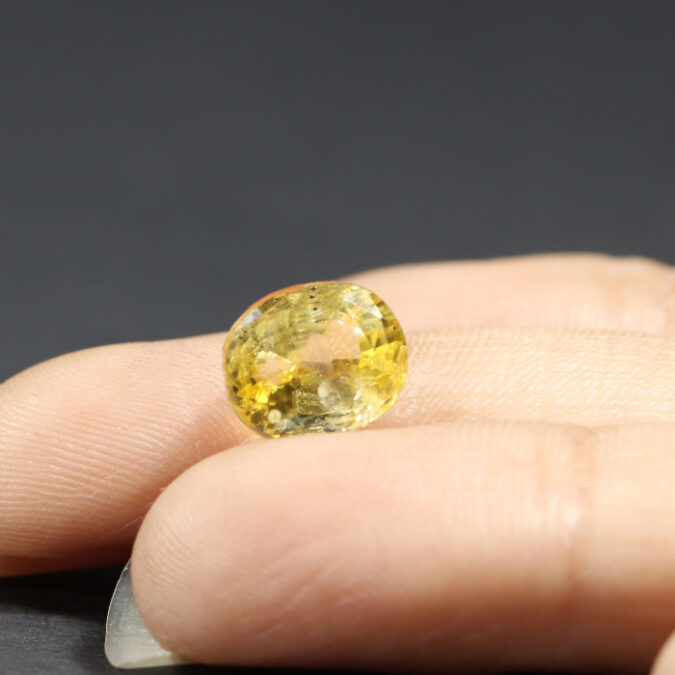 YELLOW SAPPHIRE 5.26 Ct. YELLOW SAPPHIRE 5.26 Ct.