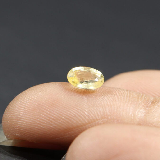 YELLOW SAPPHIRE 0.72 Ct.