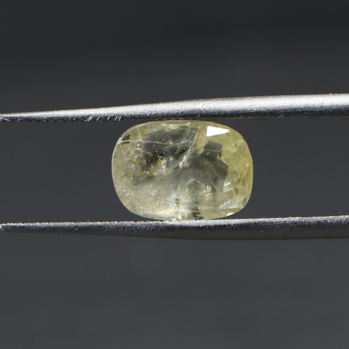 YELLOW SAPPHIRE 3.31 Ct.