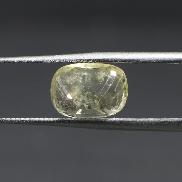YELLOW SAPPHIRE 3.31 Ct.