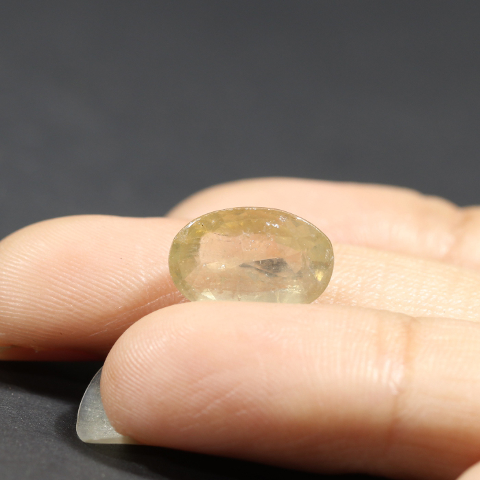 YELLOW SAPPHIRE 5.02 Ct.
