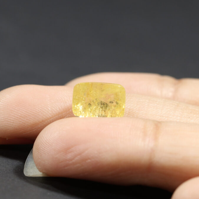 YELLOW SAPPHIRE 4.5 Ct.