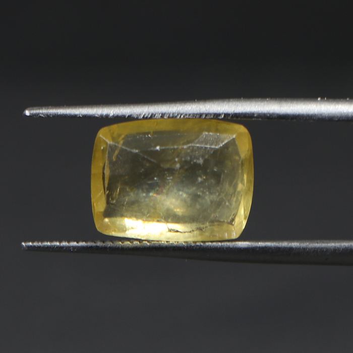 YELLOW SAPPHIRE 4.06 Ct.