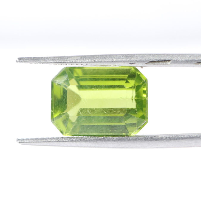 PERIDOT 6.44 Ct.