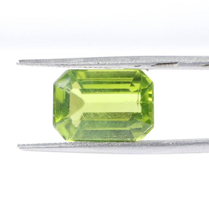 PERIDOT 6.44 Ct.