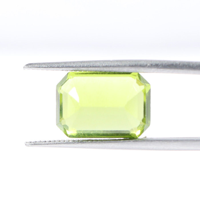 PERIDOT 6.44 Ct.