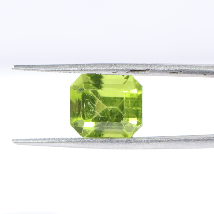 PERIDOT 6.05 Ct.