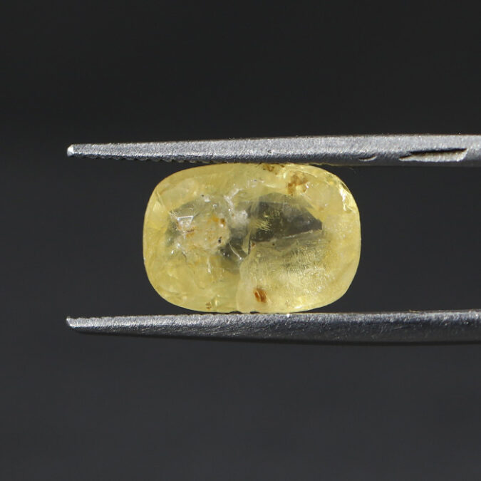 YELLOW SAPPHIRE 3.86 Ct.