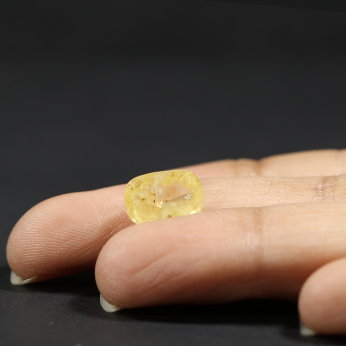 YELLOW SAPPHIRE 3.86 Ct.