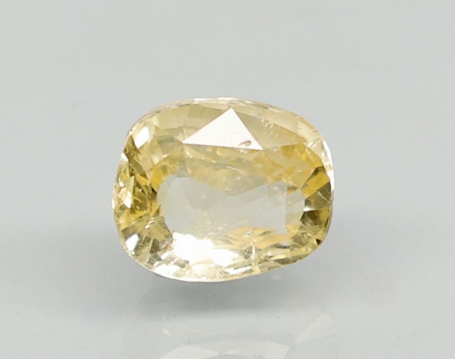 YELLOW SAPPHIRE 4.11 Ct. YELLOW SAPPHIRE 4.11 Ct.