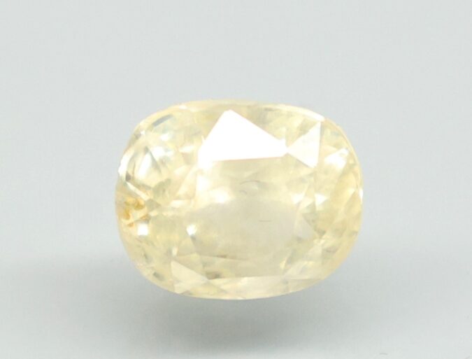 YELLOW SAPPHIRE 4.19 Ct.