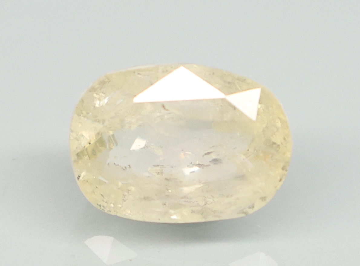 YELLOW SAPPHIRE 5.88 Ct.