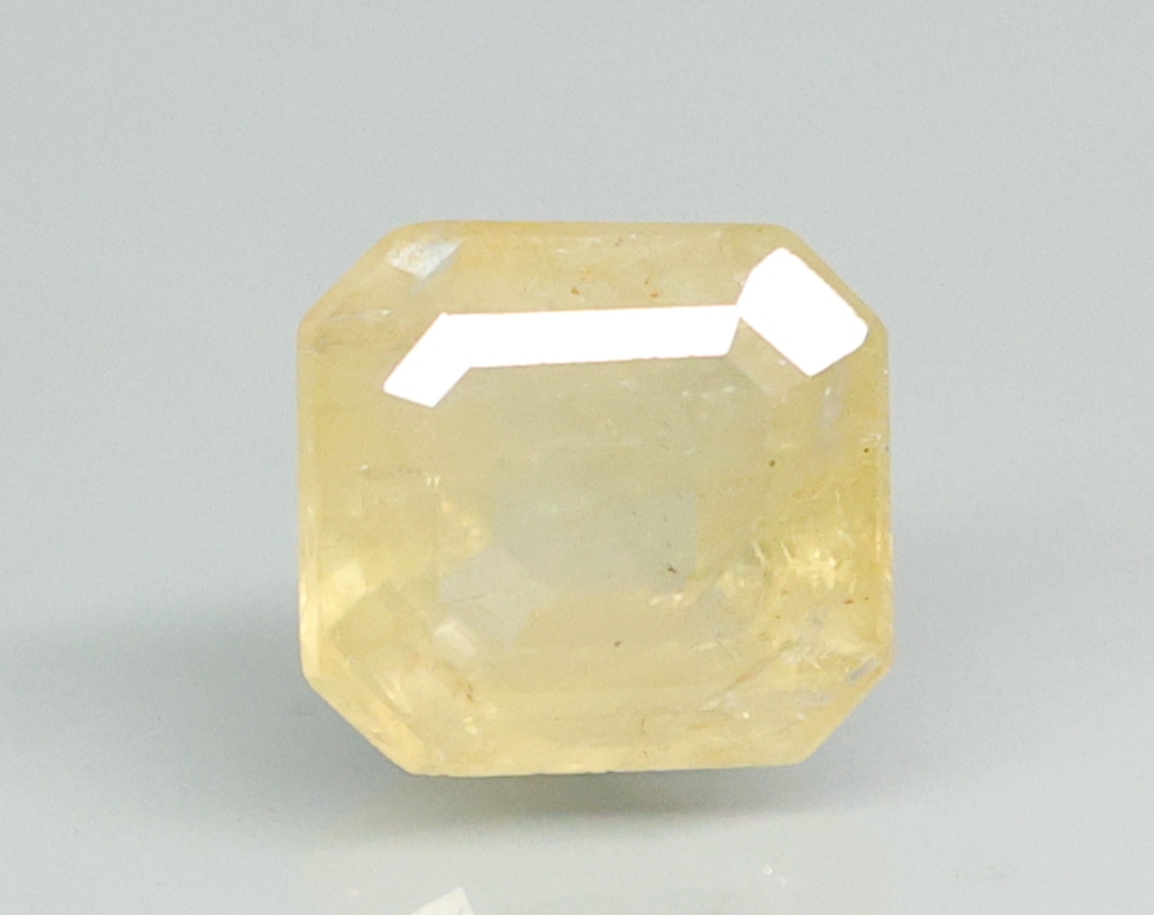 YELLOW SAPPHIRE 7.27 Ct.