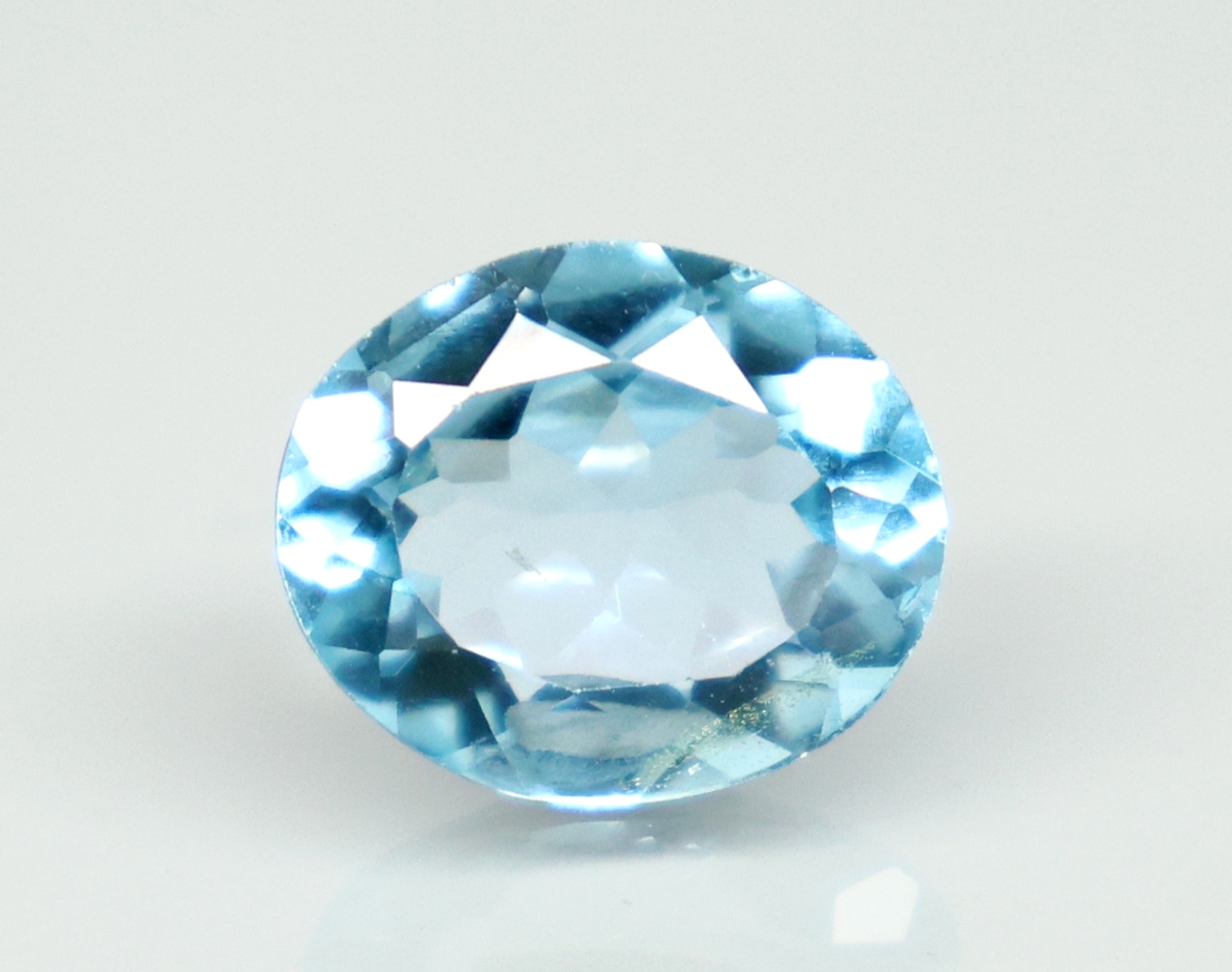 BLUE TOPAZ 4.5 Ct.