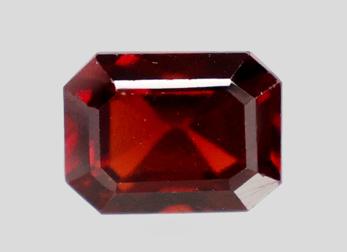HESSONITE GOMED 8.23 Ct.