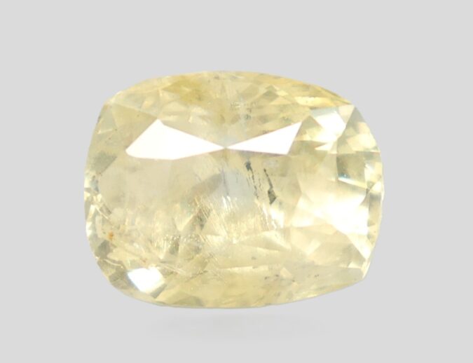 YELLOW SAPPHIRE 4.88 Ct.