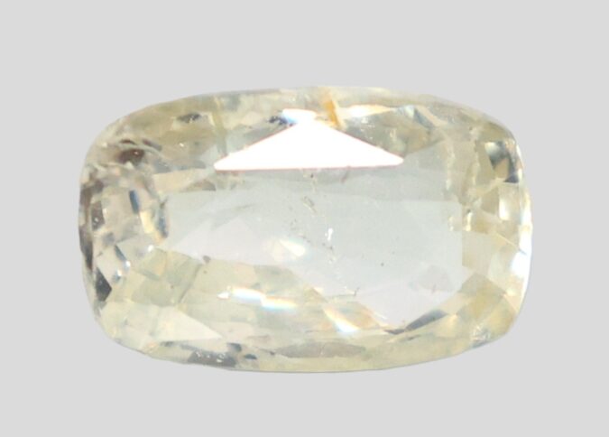 YELLOW SAPPHIRE 3.69 Ct.