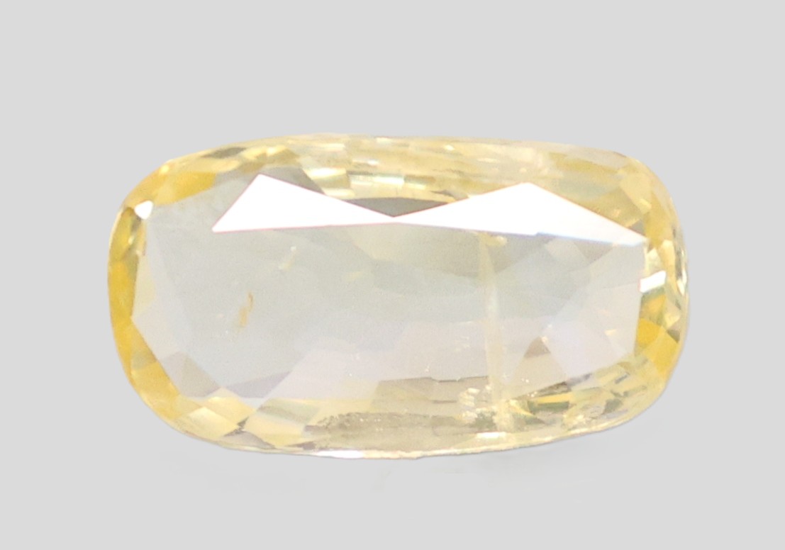 YELLOW SAPPHIRE 3.91 Ct. YELLOW SAPPHIRE 3.91 Ct.